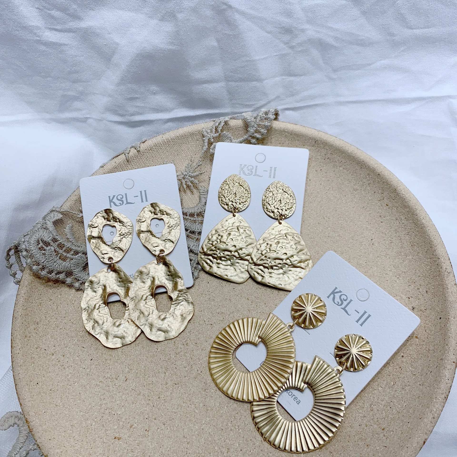 

2019 European and American Fashion New Cactus Eye Geometry Dumb Gold Temperament Earrings Female