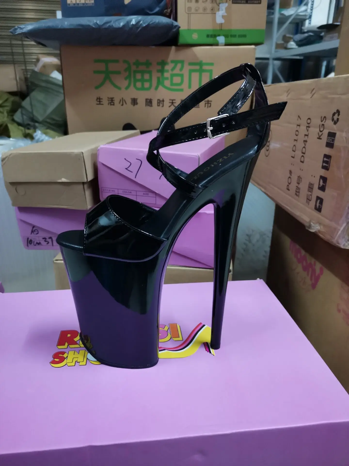 Seksi Tiang Menari dengan 23Cm Stiletto 