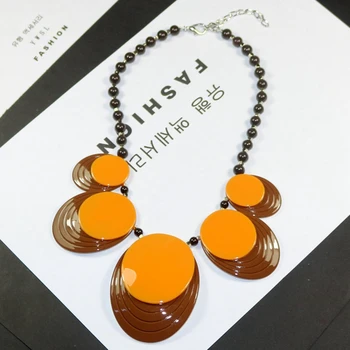 

Wholesale of the New Type of Short Necklace with Exaggerated Colour Colouring and Fashionable Style, Large Elliptical Bead Neckl