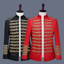 Европейская армейская форма мужской костюм, блейзер с воротником-стойкой и металлической цепочкой Мужские красные куртки сценические свадебные костюмы певицы мужские DJDT1499