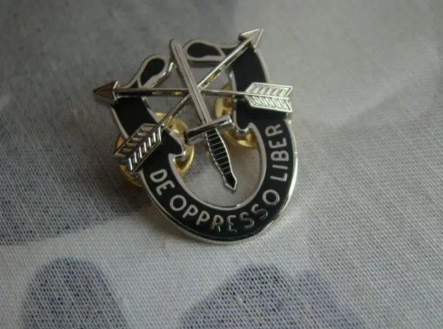3*2.7cm US Special Forces Land army Badge Lapel Cap Brooch Metal Replica Movie Prop military Pins The best European Gift |
