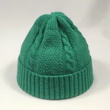 Зимняя вязаная шапка женская теплая шапочка-бини с кабелем в полоску зеленый оранжевый желтый хаки