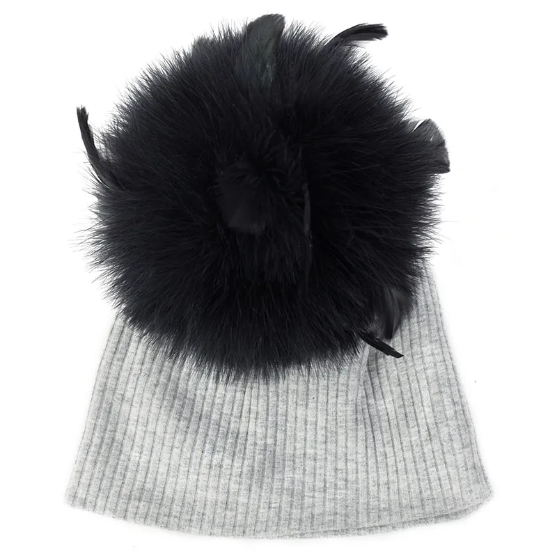 light gray black Для маленьких мальчиков резинки для девочек краситель шапки с гофрированной резинкой унисекс твердая шляпа для мальчиков и девочек мягкая череп Кепки с 15 см страусиное меховое помпон - Цвет: light gray black