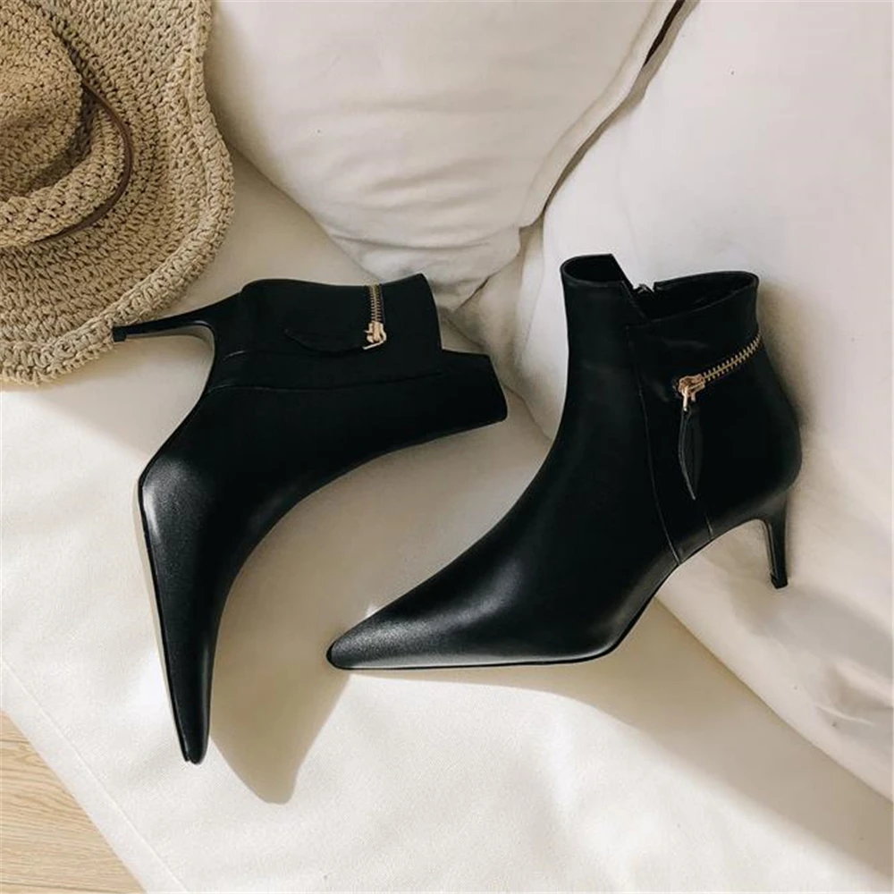 

2018 autumn and winter new black boots, women's pointcuts and leather shoes, European and American sexy boots and ankle boots.