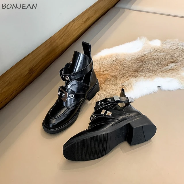 Damen Stiefeletten Stiefelette Schwarz Goldene Schnalle Mara Bini Damen  Stiefelette Mit Absatz Goldspange Aus