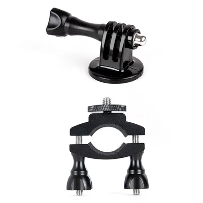 Support de guidon pour caméras d'action installé sur un vélo, avec une caméra Gopro fixée, prêt à filmer.