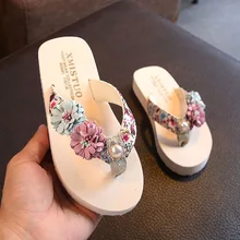 Летние милые детские тапочки для девочек; модная пляжная обувь для родителей и детей; нескользящие женские тапочки на плоской подошве с цветочным принтом; B713