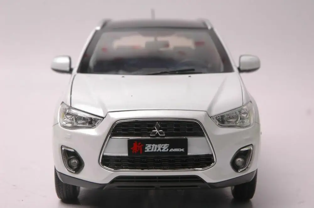 1:18 литье под давлением модель для Mitsubishi Pajero ASX 2015 Белый внедорожник Игрушечная