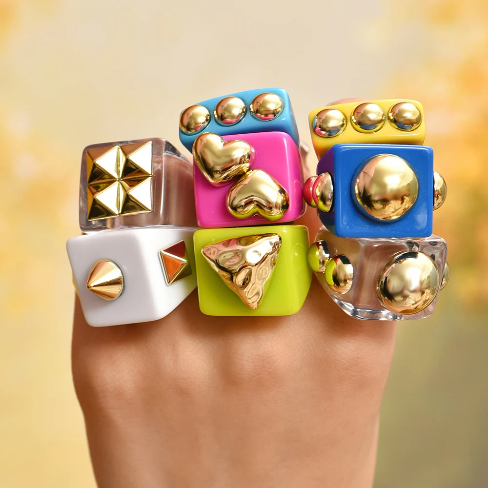 קנה 3pcs חדש אופנה ססגוניות שרף אקריליק גיאומטרי כיכר טבעת סט לנשים פאנק  זהב חרוז מסמרת מתכת גדול עבה טבעות תכשיטים בעליאקספרס בעברית