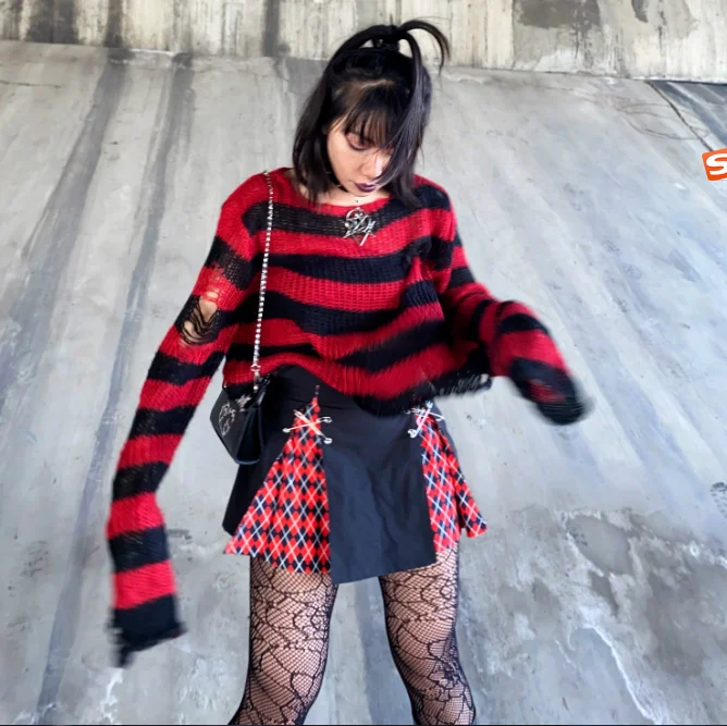 Черно Красный Свитер В Полоску Купить