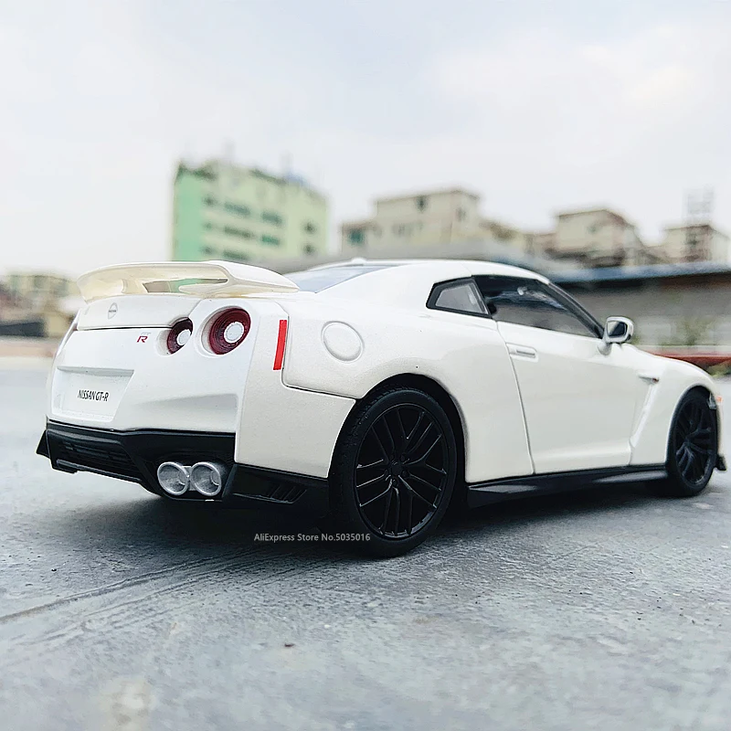 Модель автомобиля Bburago 1:24 2017 Nissan Ares GTR литые автомобили игрушки для игр подарки