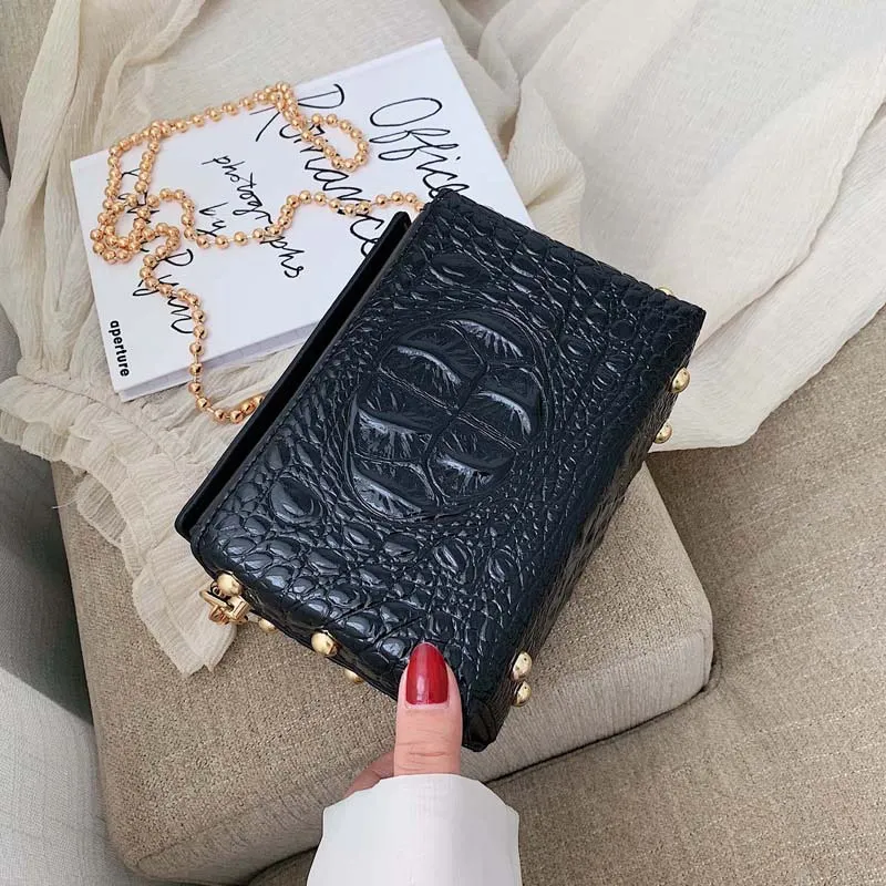 

Rivet Chain Messenger Bag Box-shaped Luxury Handbags Designer Bag Woman Famous Brand 2019 Summer New Shoulder Bag