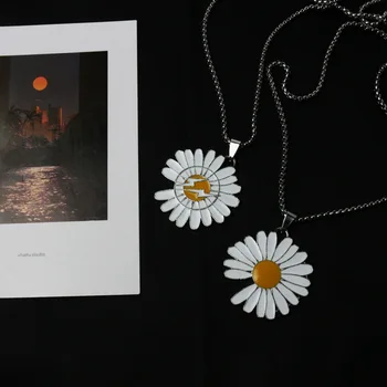 

Quan Zhilong GD same style small daisy necklaces fashion trampy men and women PMO Daisy lightning Necklace chrysanthemum Pendant