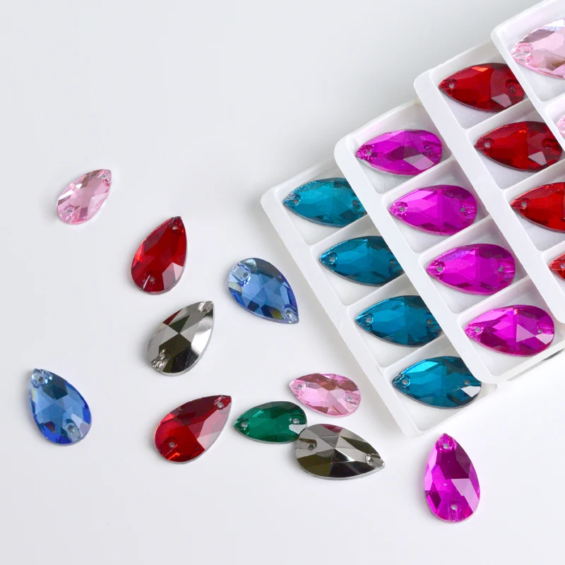 EXCEART 50pièces Strass Verre à Griffes Forme De Larme Base Plate Argentée Pour Couture Diy Strass Pour Vêtements Vert Foncé Style Assorti