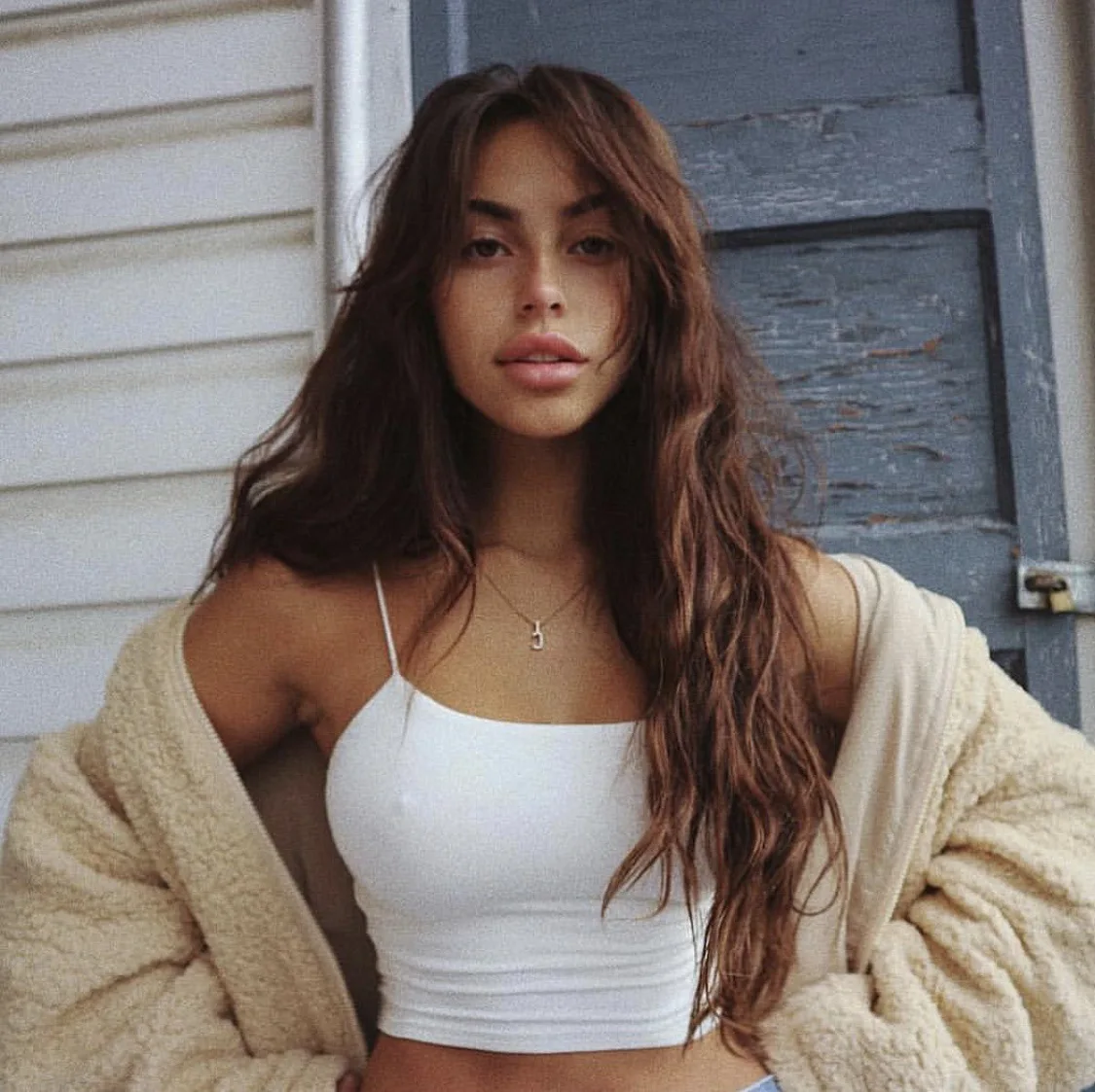 Madison Beer Стиль Знаменитостей теплая Модная свободная универсальная Повседневная стильная милая плюшевая укороченная куртка с капюшоном и длинным рукавом