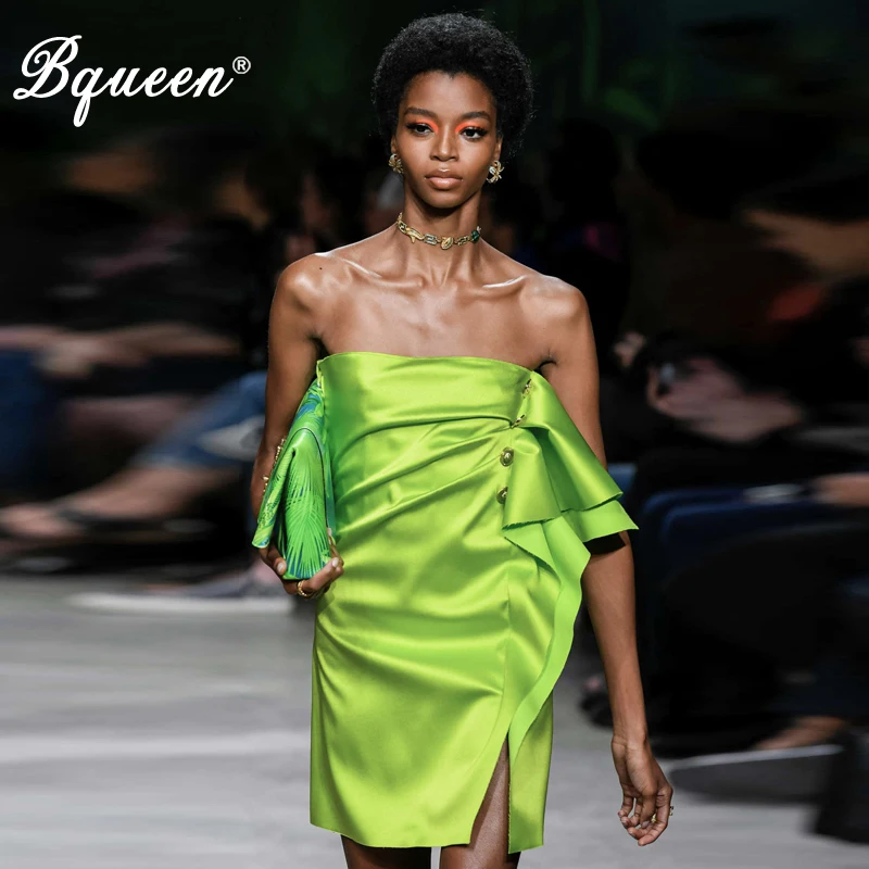 Платье-футляр без рукавов с открытыми плечами и рюшами | Женская одежда