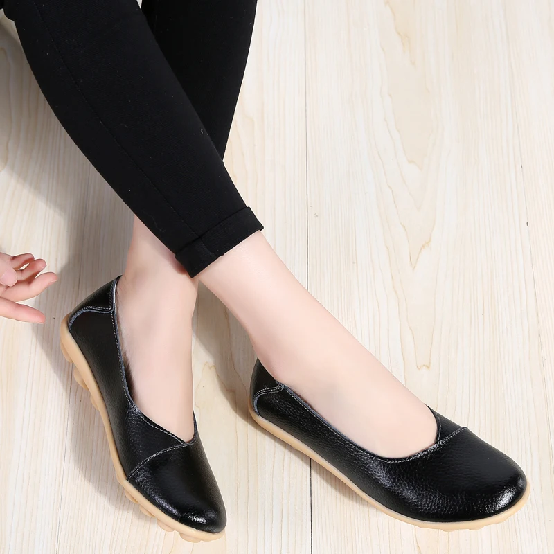 Large size women's shoes and lazy shoes comfortable Joker flat shoes autumn leather bean shoes walking shoe fashion