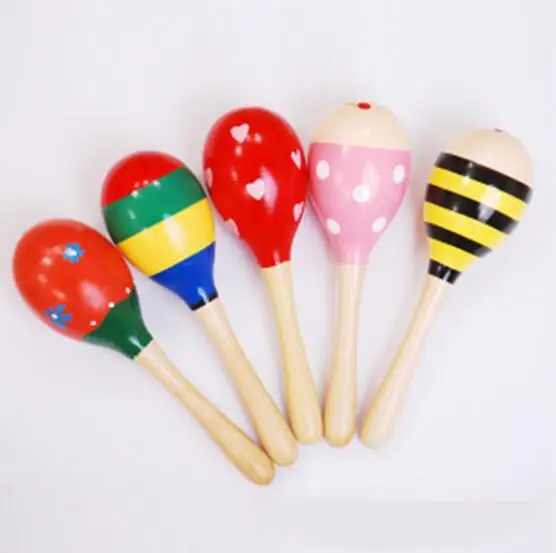 Baby sand hammer 19cm medium wooden sand hammer music early education toy baby cartoon musical instrument rattle 2 color random