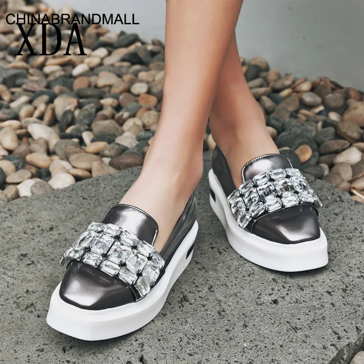 

2020 Pearly Lustre Rhinestone Women Flats Shoes Spring Fashion Lady Loafers Ladies Slip on retro Platform single Shoes