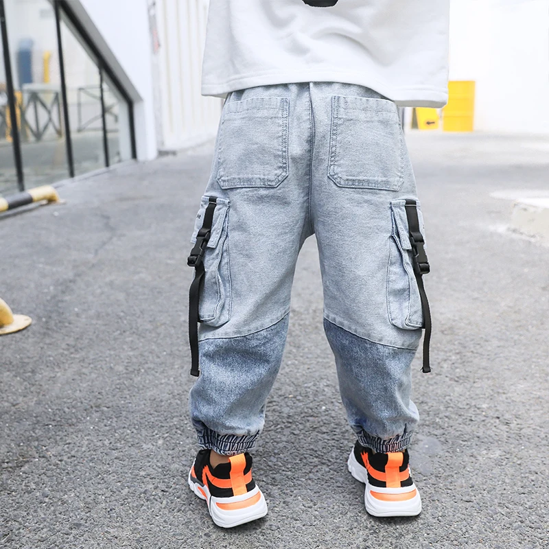 Модные корейские джинсы с карманами в стиле хип-хоп для маленьких мальчиков осенние детские длинные джинсовые брюки легинсы для малышей, штаны для 2, 3, 4, 5, 6, 7, 8 лет
