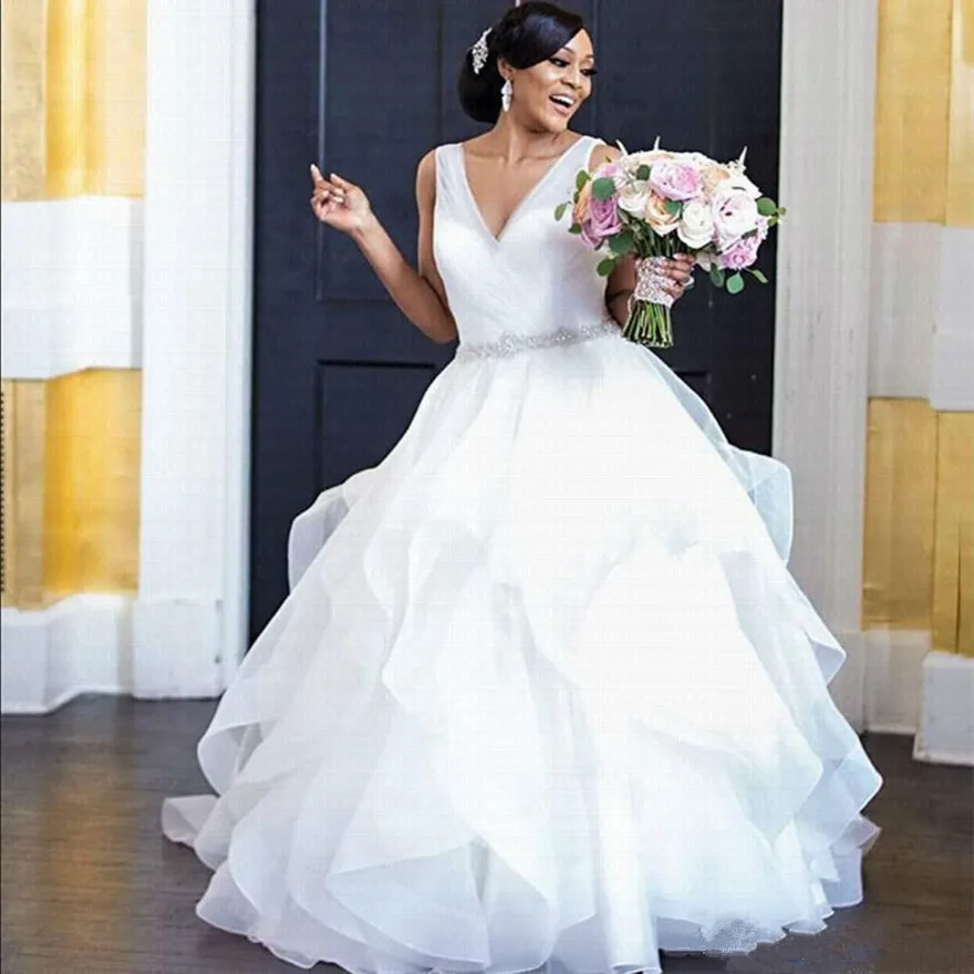 

Plus Size Wedding Dresses 2022 Elegant South African V Neck Backless Bridal Gowns with Tiered Skirts Cheap Wedding Dress