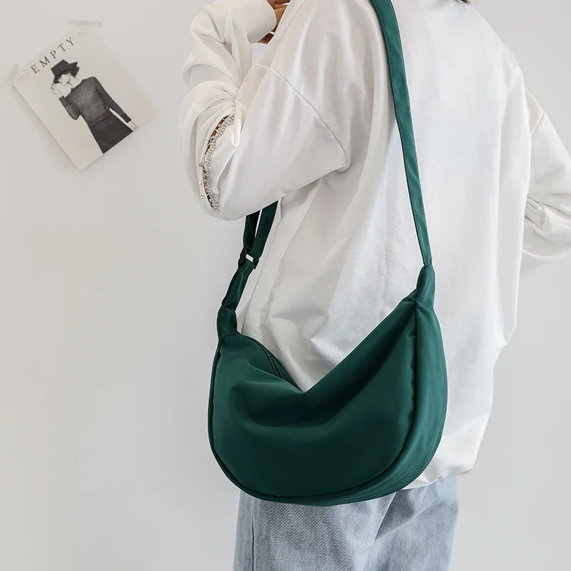 Canvas Messenger Bag Female One Shoulder Dumplings Bag Student Leisure Solid Color Large Capacity Crossbody Bag For Women Lovely - Цвет: Blackish green