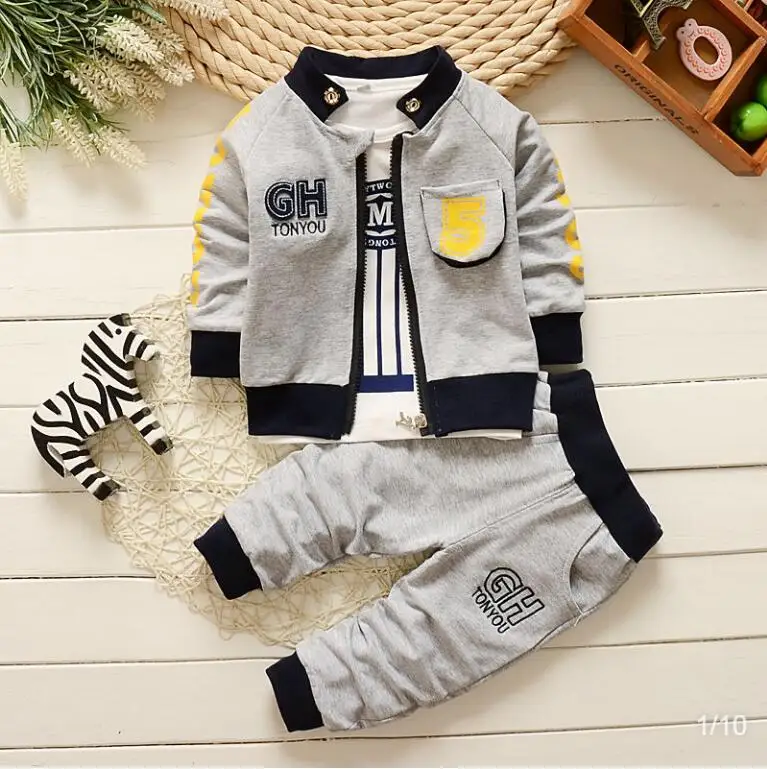 roupa de criança de menino