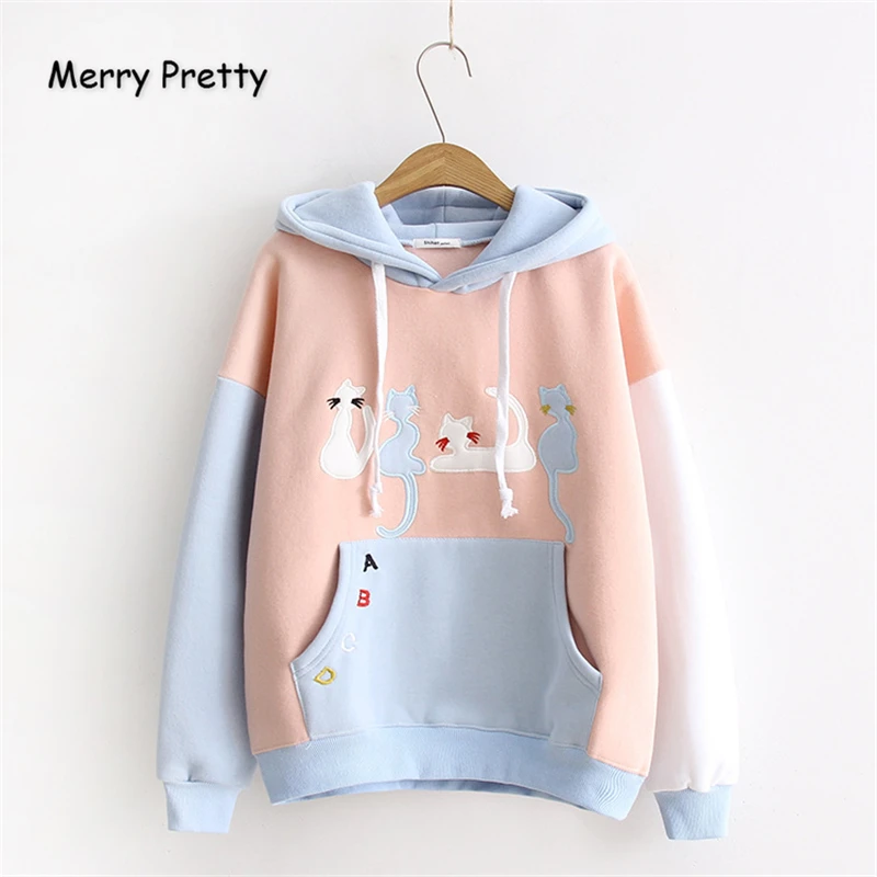 модные худи. милые толстовки. милые толстовки. девушка в толстовке. девушка в толстовке с принтом.