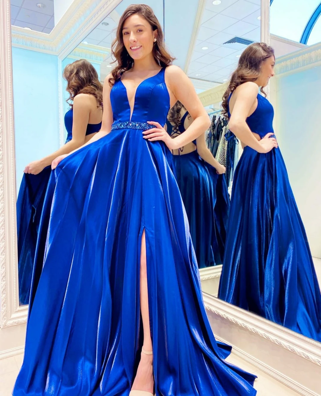 

Sexy Royal Blue V-Neck Evening Dresses with Pockets Mermaid Floor Length Strappy Back Satin Formal Party Dress for Women