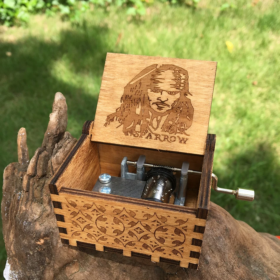 Jack Sparrow Двухцветная музыкальная шкатулка Звездные войны, игра на трон, музыкальная шкатулка, музыкальная тема Caixa De Musica, подарок на день рождения - Цвет: Jack Sparrow