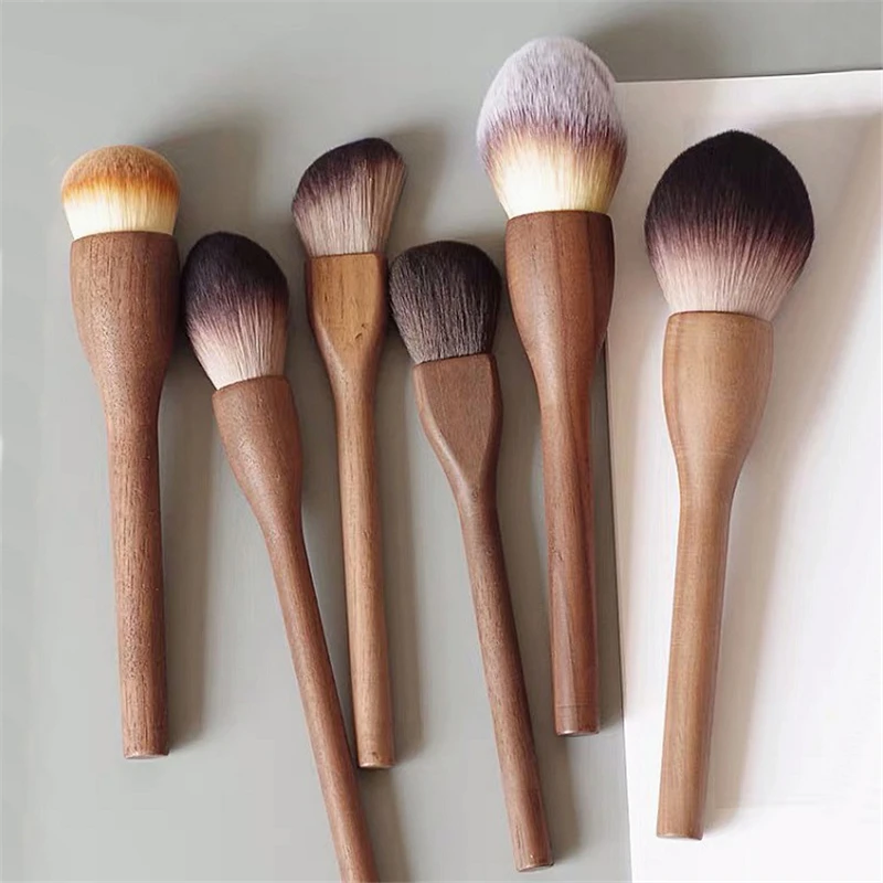 New 1Pcs European Vintage Wood Handle Makeup Brush High Quality Walnut Loose Powder Blush Foundation Contour Brush Super Soft