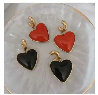 

Retro personality distressed exaggerated temperament long red big heart love heart ear accessories
