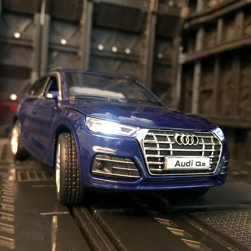 Diecast 1:32 Alloy Model Car New Audi Q5 SUV Miniature Metal Vehicle Collected Gift for Children Birthday Play Christmas Hottoys | Игрушки и