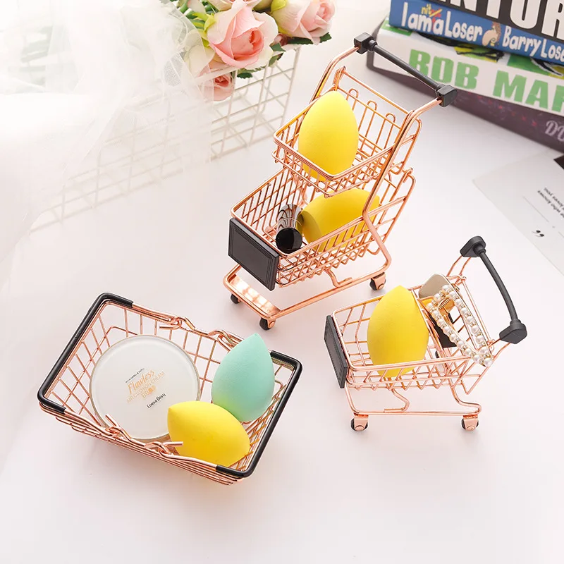 

Mini Shopping Cart Beauty Makeup Puff Metal Storage Rack Creative Hand Push Trolley Makeup Brush Desktop Storage Rack Organizer
