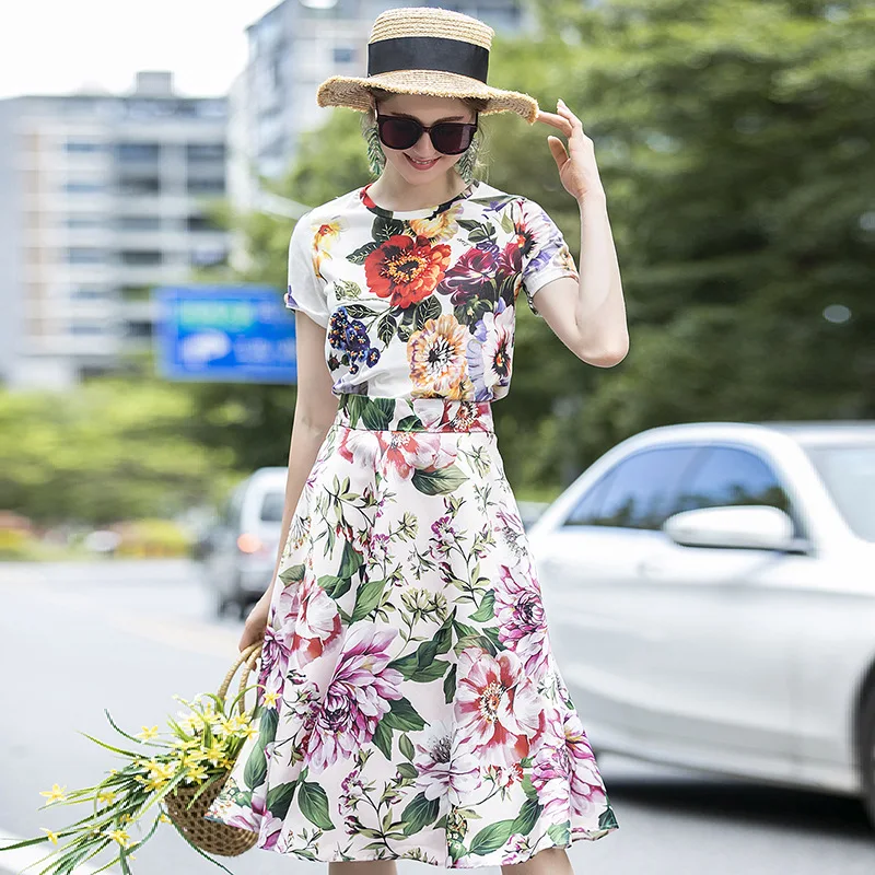 

NAQIT 2020 Fashion Summer Women's Suit Temperament New Short-sleeved Flower Print Diamond Beaded T-shirt + Half Skirt Suit