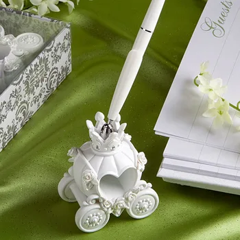 

Fashion Wedding Pen with Elegent Pumpkin Carriage Pen Stand Excellent Wedding Hugging Couple Wedding Signing Supplies Decoration