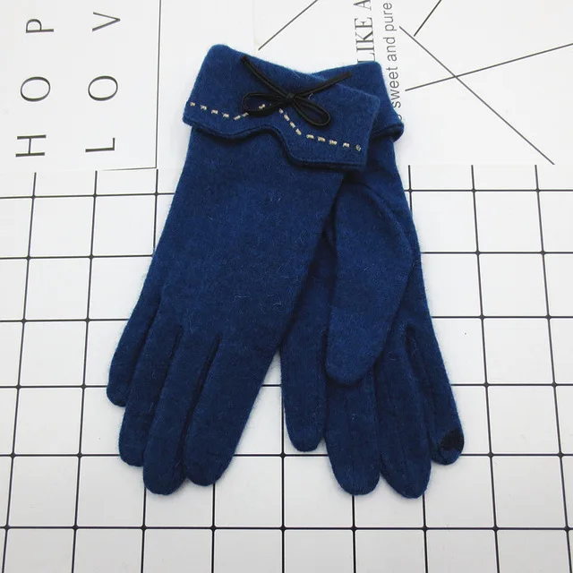 Women touch Mitten Gloves Winter Women Warm Cashmere Full Finger Leather Bow Gloves Wool Embroidery Touch Screen Gloves C23 - Цвет: A29A Lake Blue