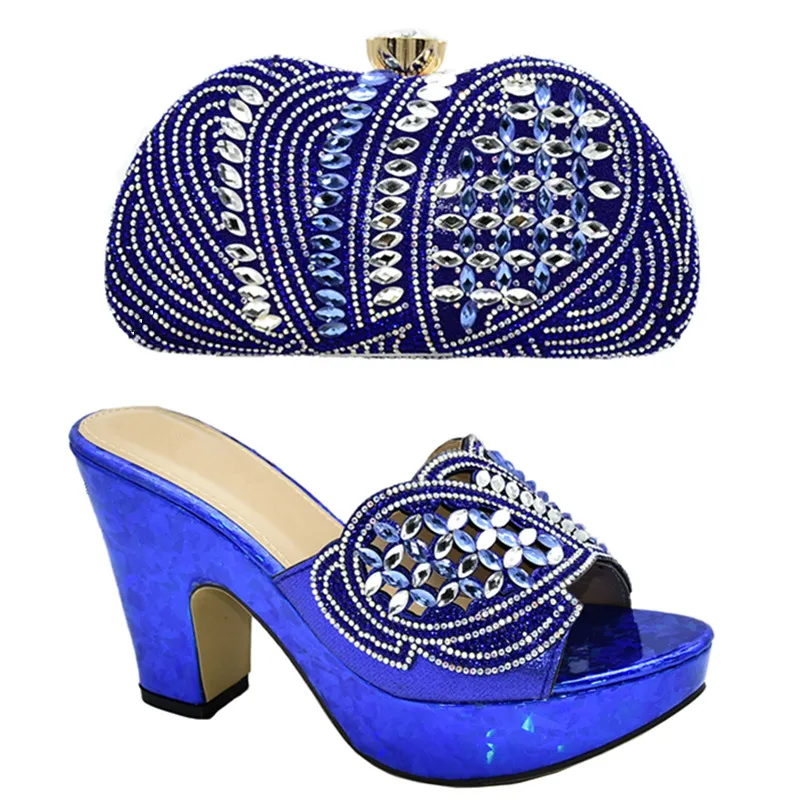 Новейший дизайн; комплект из свадебных туфель и сумочки в африканском стиле; стразы; модные вечерние туфли-лодочки; Итальянская обувь с сумочкой в комплекте