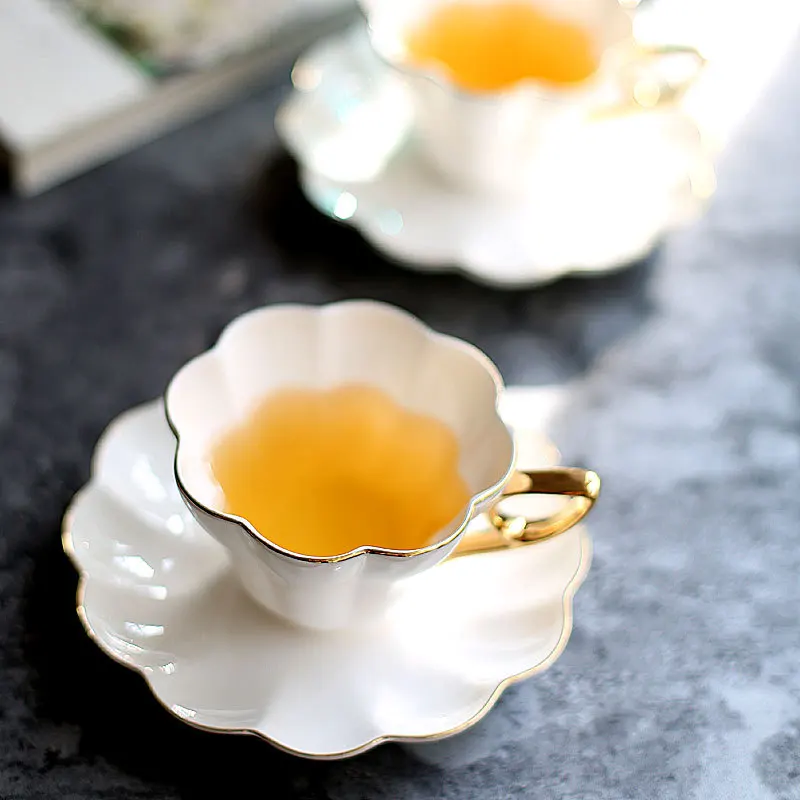 

High-grade painted ceramic tea cup afternoon set English red coffee and saucer European style