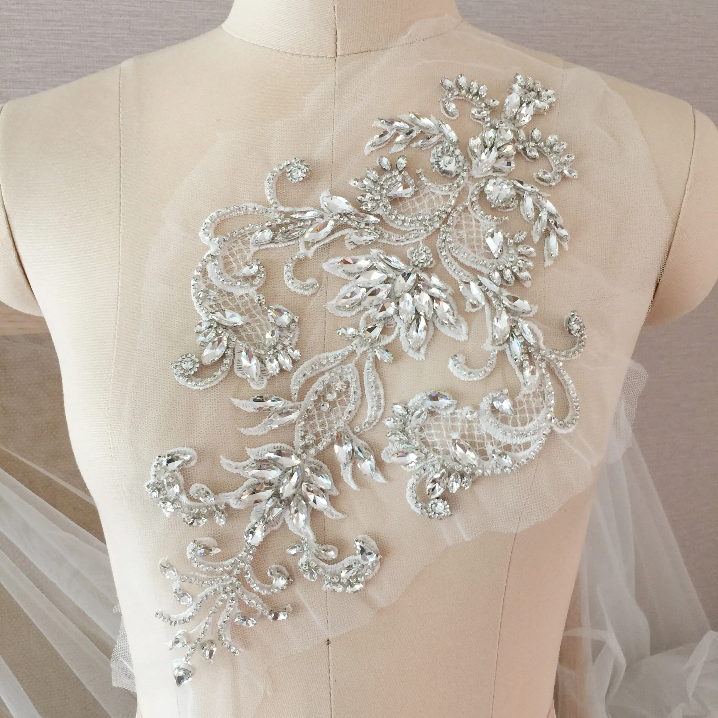 Strass-Applikation, klare Kristallzusatz, Perlenaufnäher, funkelnde Akzente für Brautkleider, Partykostüme – Detail 9