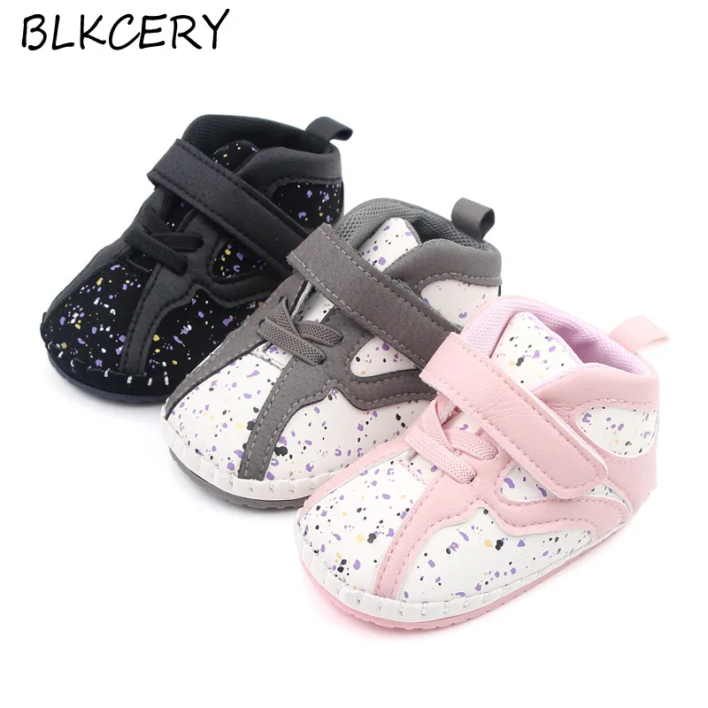 

Фирменная обувь для маленьких мальчиков, обувь для детской кроватки с резиновой подошвой, теннисная обувь для новорожденных, мокасины из искусственной кожи для маленьких девочек, кроссовки на 1 год, подарки на день рождения