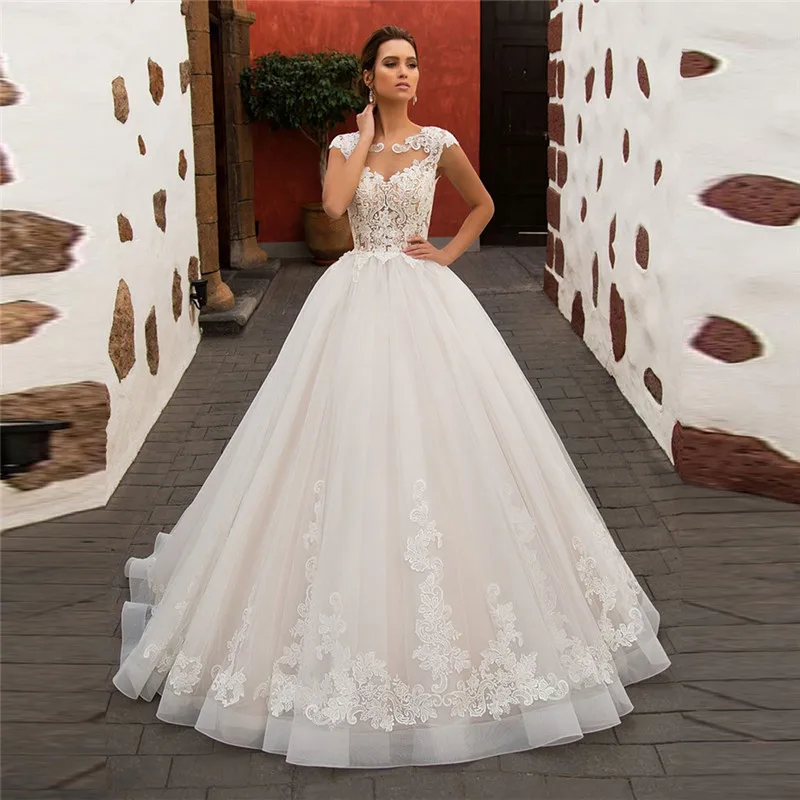 

Scoop Short Sleeves Princess Lace Appliques Wedding Dress 2021 Modest See Through Back Buttons Bridal Gowns Spring Princess