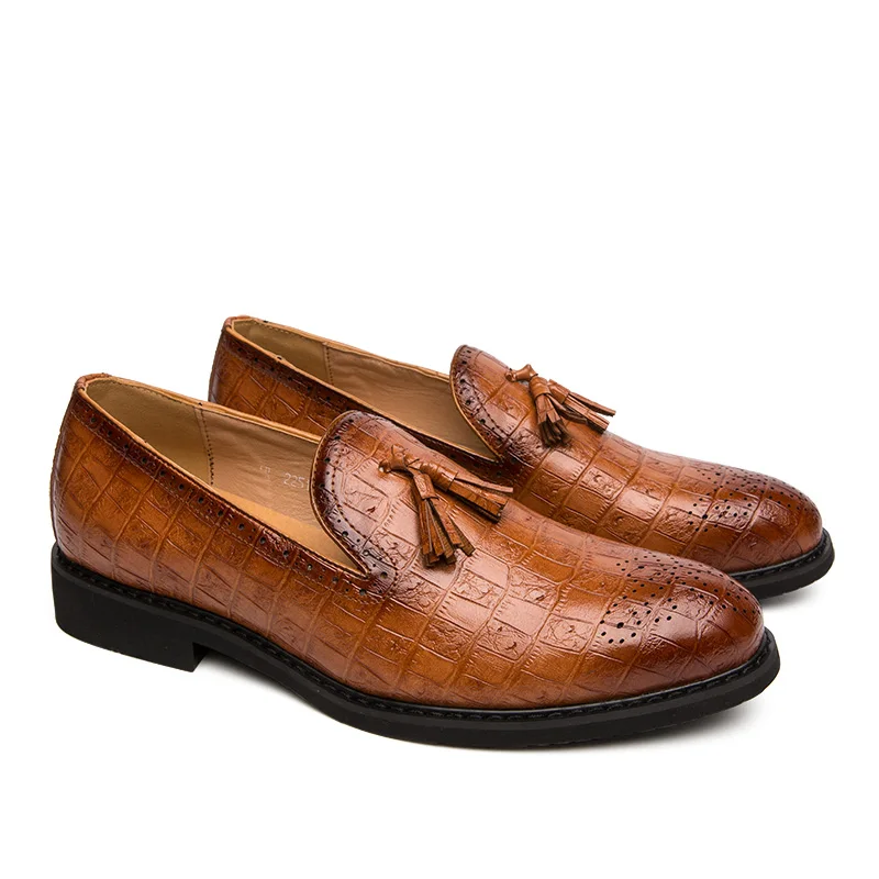 Misalwa/большие размеры; Мужские модельные туфли ручной работы; дизайнерские Лоферы для вождения; обувь с кисточками и заклепками для взрослых; мужские мокасины без застежки - Цвет: Brown