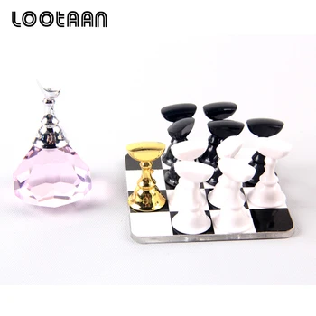 

1 Set Magnetic Nail Holder + 12 Tips Practice Training Display Stand False Nails Showing Shelf Manicure Tool with Crystal Holder