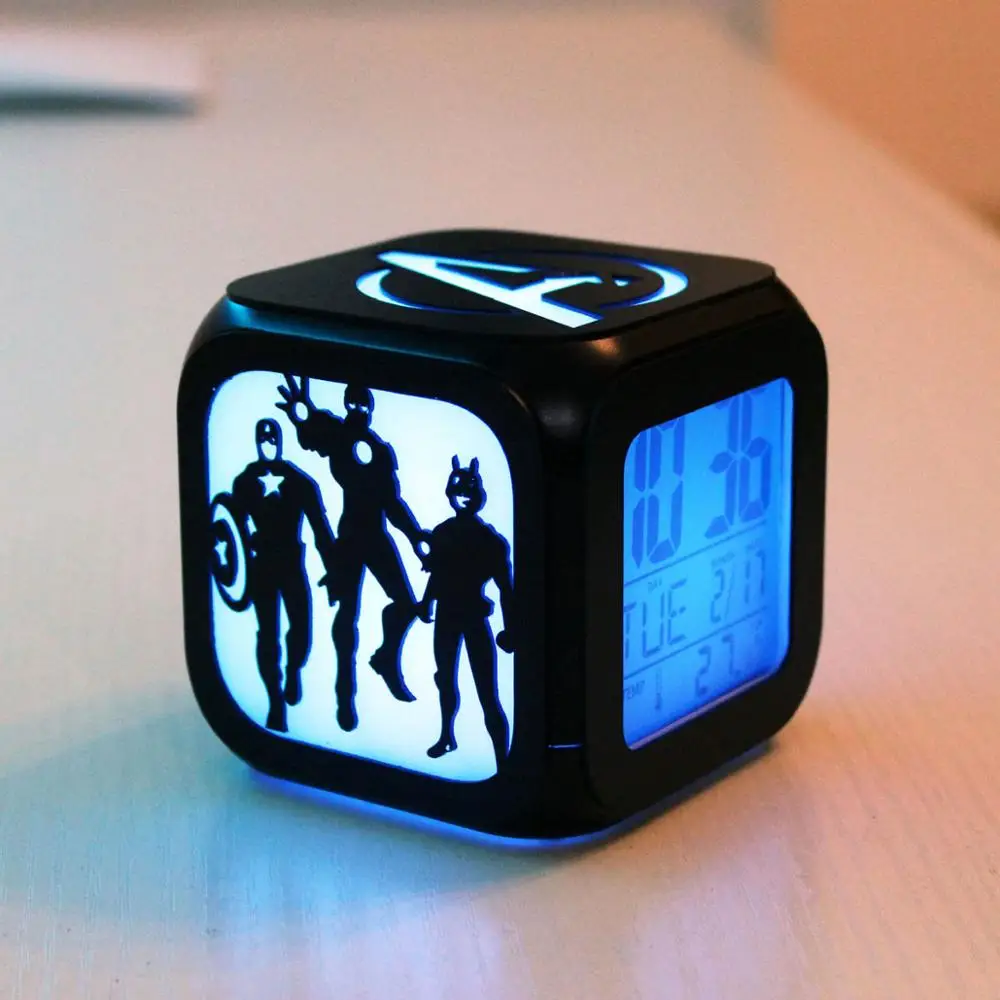 Fashion Creative The Avengers 3D Alarm Clock LED 7 Lights Changing Color Clock - Цвет: Черный