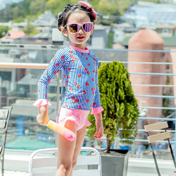 

KID'S Swimwear Strawberry Printed Sweet Split Type Girls Swimwear Two Piece Set Long Sleeve Sun-resistant Black Fungus Small Fla
