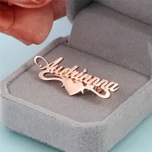 Broche personalizado pino personalizável emblemas jóias cor de ouro rosa texto inicial lapela pinos de aço inoxidável nome broches para mulher