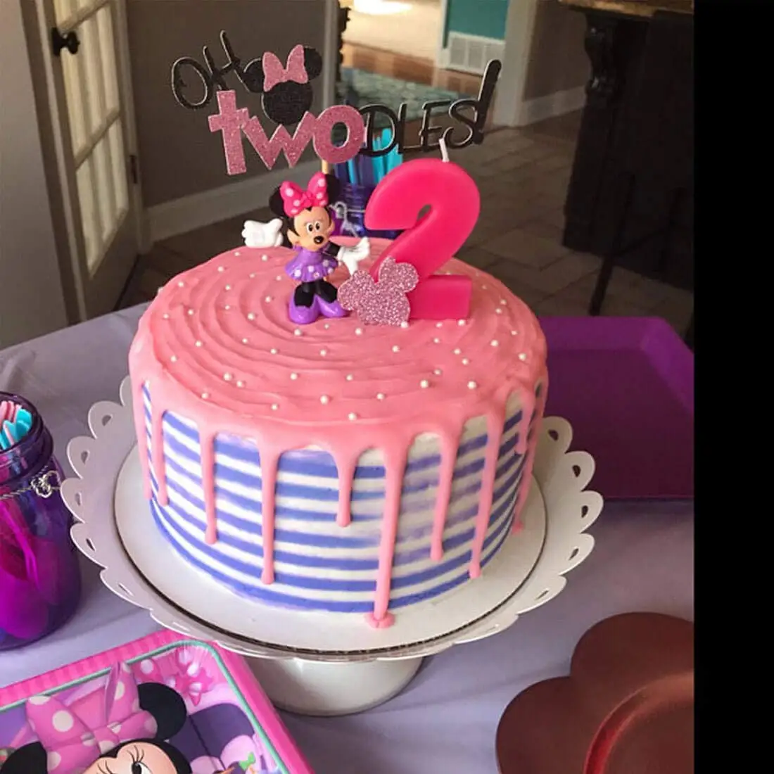 Easy Minnie Mouse Cake Ideas – Pictures of Minnie Mouse Birthday Cake -  Delish.com