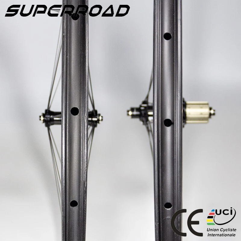 carbon tubeless wheels