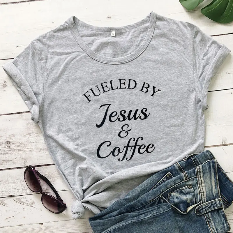 Fueled By Jesus& coffee Футболка женская Религиозная Христианская графическая Футболка Топ модная женская Мотивационная Библейская стих церковная футболка - Цвет: gray-black text